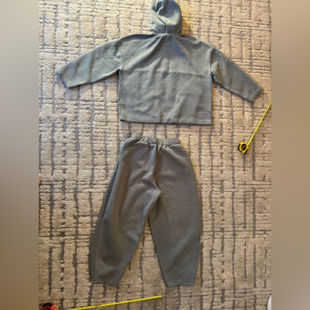 Oysho Green Hoodie and Jogger Sweatpants Set - Picture 9 of 9
